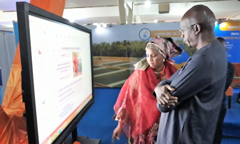 Le DG de l’Office National de l’Assainissement du Sénégal (l’ONAS), Monsieur Lansana Gagny Sakho  a visité, hier, notre stand à la 26éme FIDAK2017. Revivez en images les moments forts. 