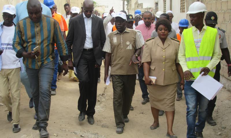 Revivez en images la visite du DG de l’ONAS des réalisations du réseau de drainage des eaux pluviales de Gouye Mouride à Rufisque 